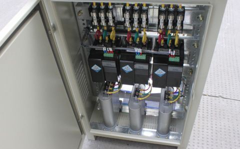 如何選擇補償電力電容器的控制方式？